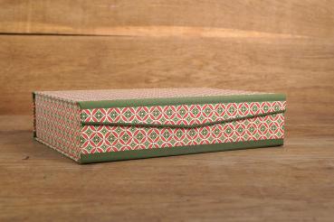 Preview: Rechteckige Schachtel mit Klappdeckel, rot-grünes Retromuster